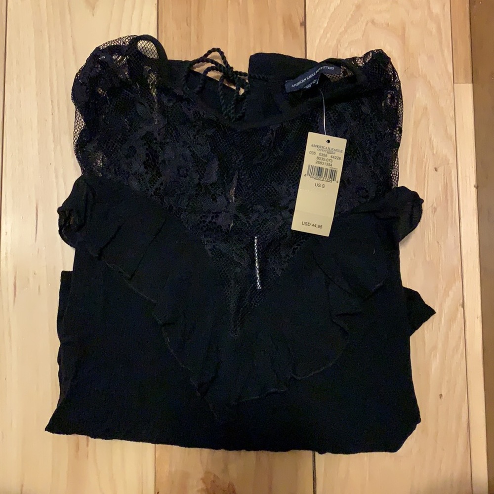 AE long sleeve crop shirt